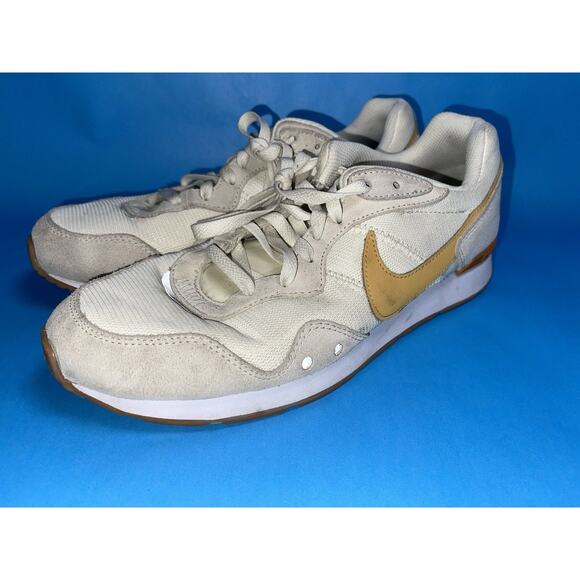 Nike Venture Runner CK2944-100 White Tan Retro Running Shoes Men’s 9.5 EUR 43 - Picture 1 of 7